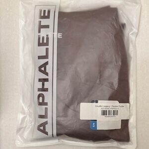 ALPHALETE LEGGING - PASSIVE PURPLE